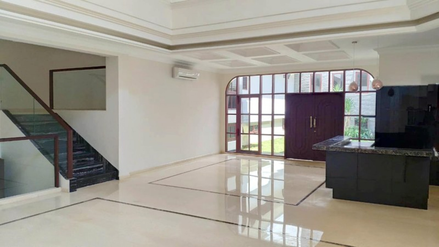 Rumah di Kartini, Bangunan Baru 3 Lantai, Interior Mewah. Parkir luas bisa 20 mobil - TAN -