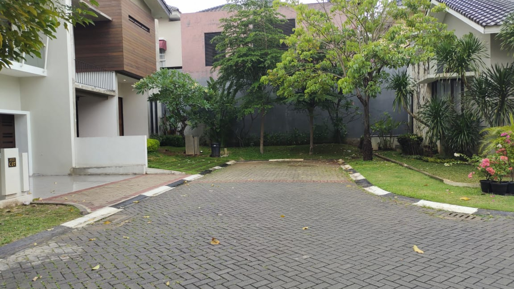 Rumah Siap Huni, Hunian Nyaman dan Asri @Kebayoran Villas, Bintaro