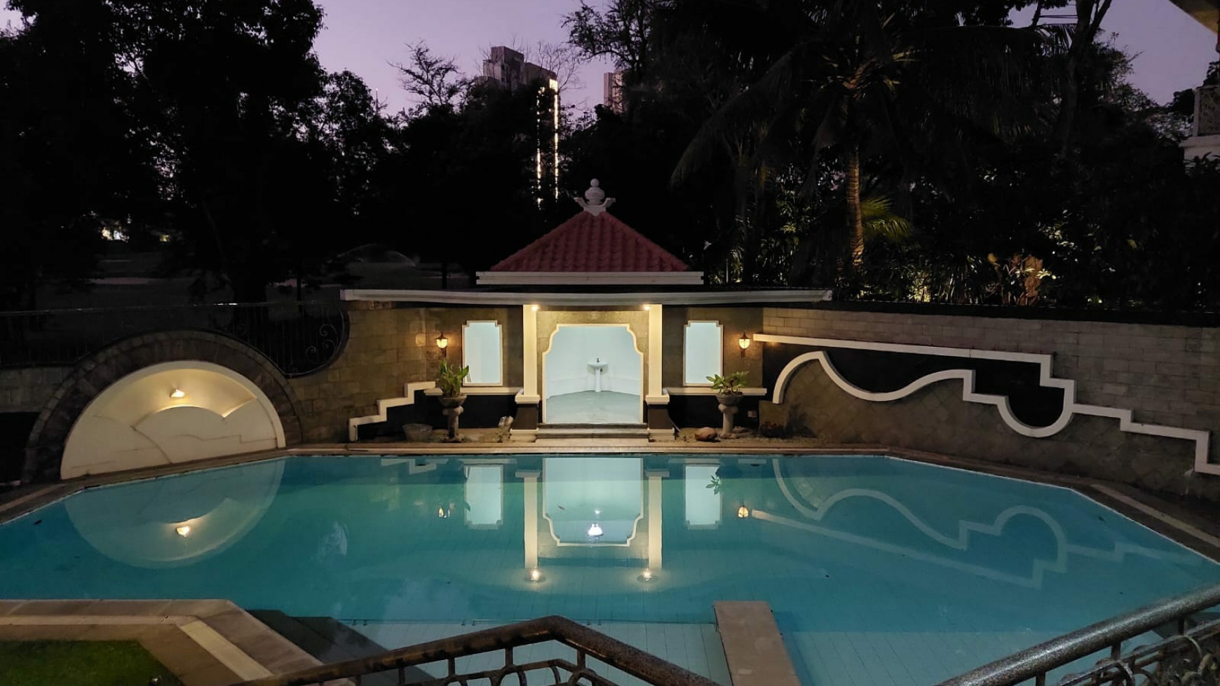 GRAHA FAMILI SURABAYA GOLF VIEW & PRIVATE POOL (ITALIAN CLASSIC DESIGN)