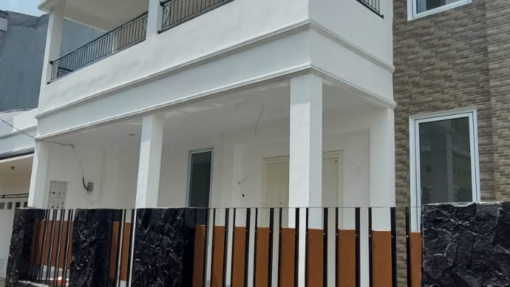 Rumah brand new siap huni di jakarta selatan