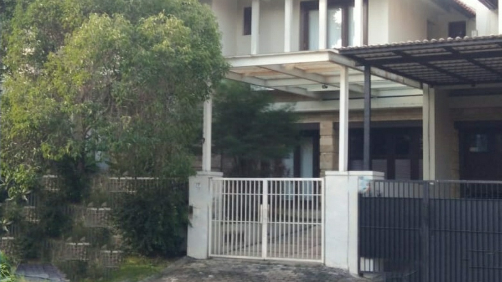 MURAH 6 Man Rumah Graha Famili Surabaya Barat- Luas 252 m2 (12'21) - HGB - Cantik 2 Lantai Siap Huni