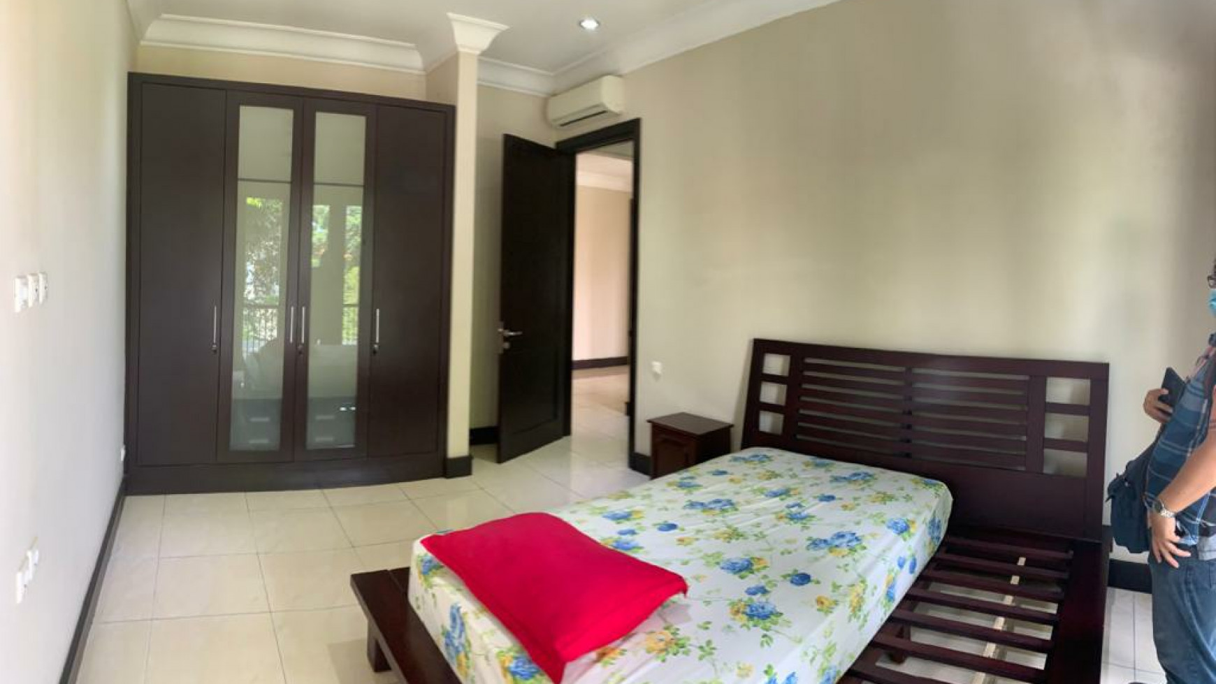 MURAH 6 Man Rumah Graha Famili Surabaya Barat- Luas 252 m2 (12'21) - HGB - Cantik 2 Lantai Siap Huni