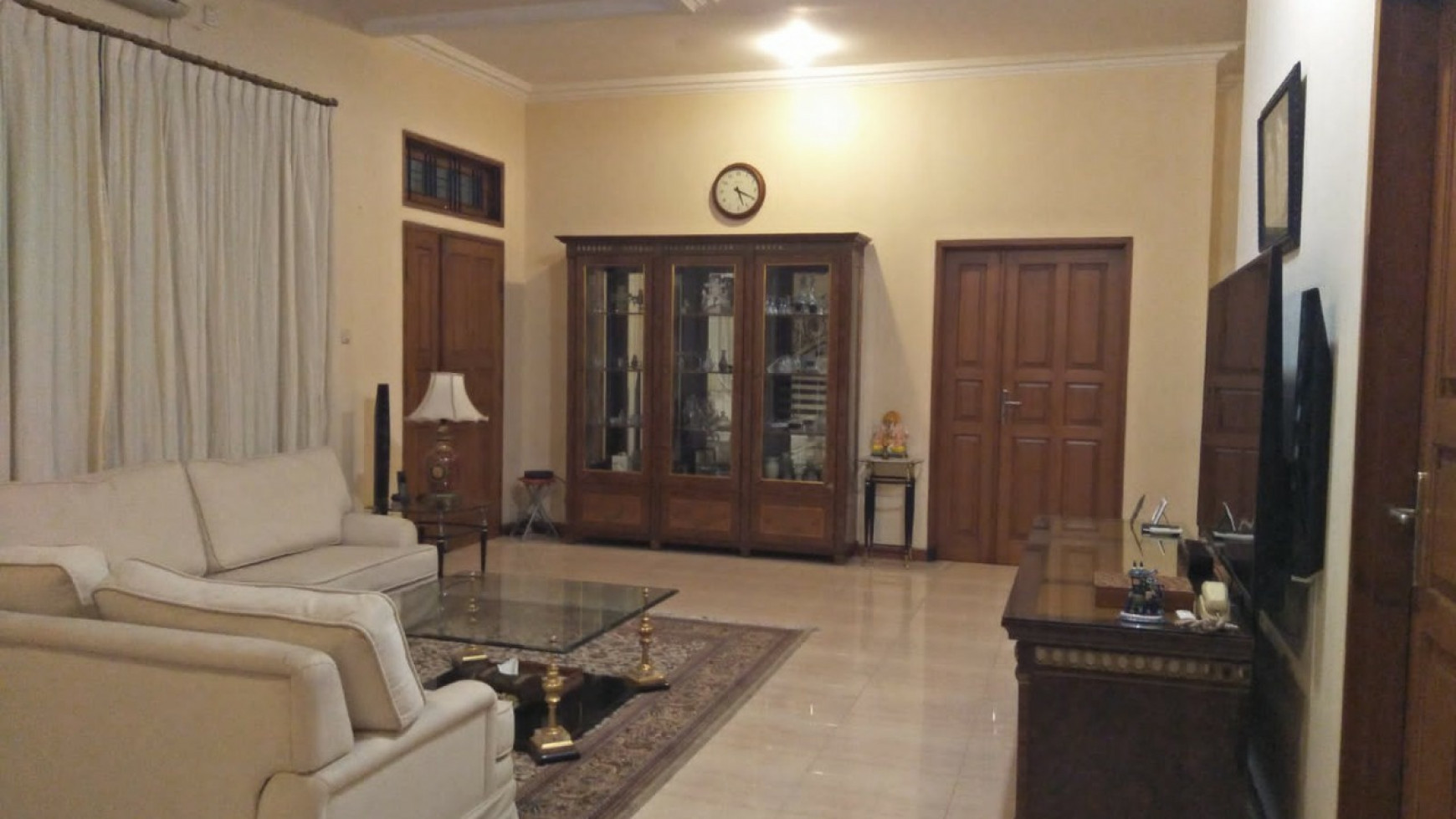 MuRAH 26jt-an/m2 Rumah Graha Famili Surabaya Barat- View Taman Asri Luas - Luas 653 m2 - HGB - Negotiable