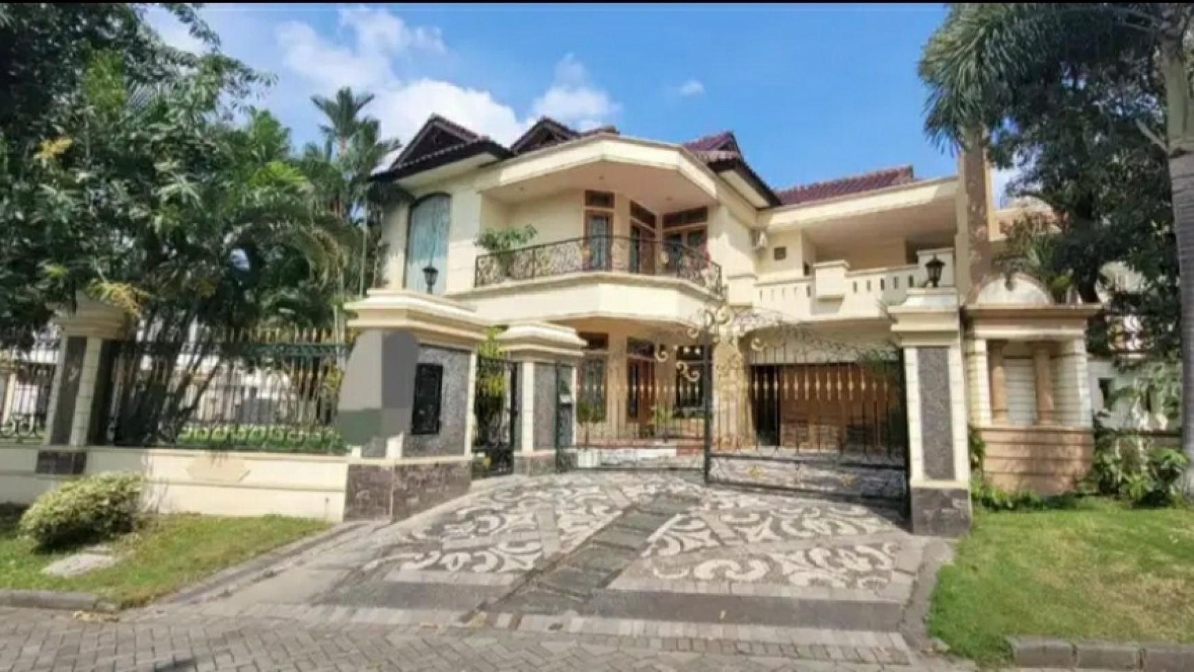 MuRAH 26jt-an/m2 Rumah Graha Famili Surabaya Barat- View Taman Asri Luas - Luas 653 m2 - HGB - Negotiable