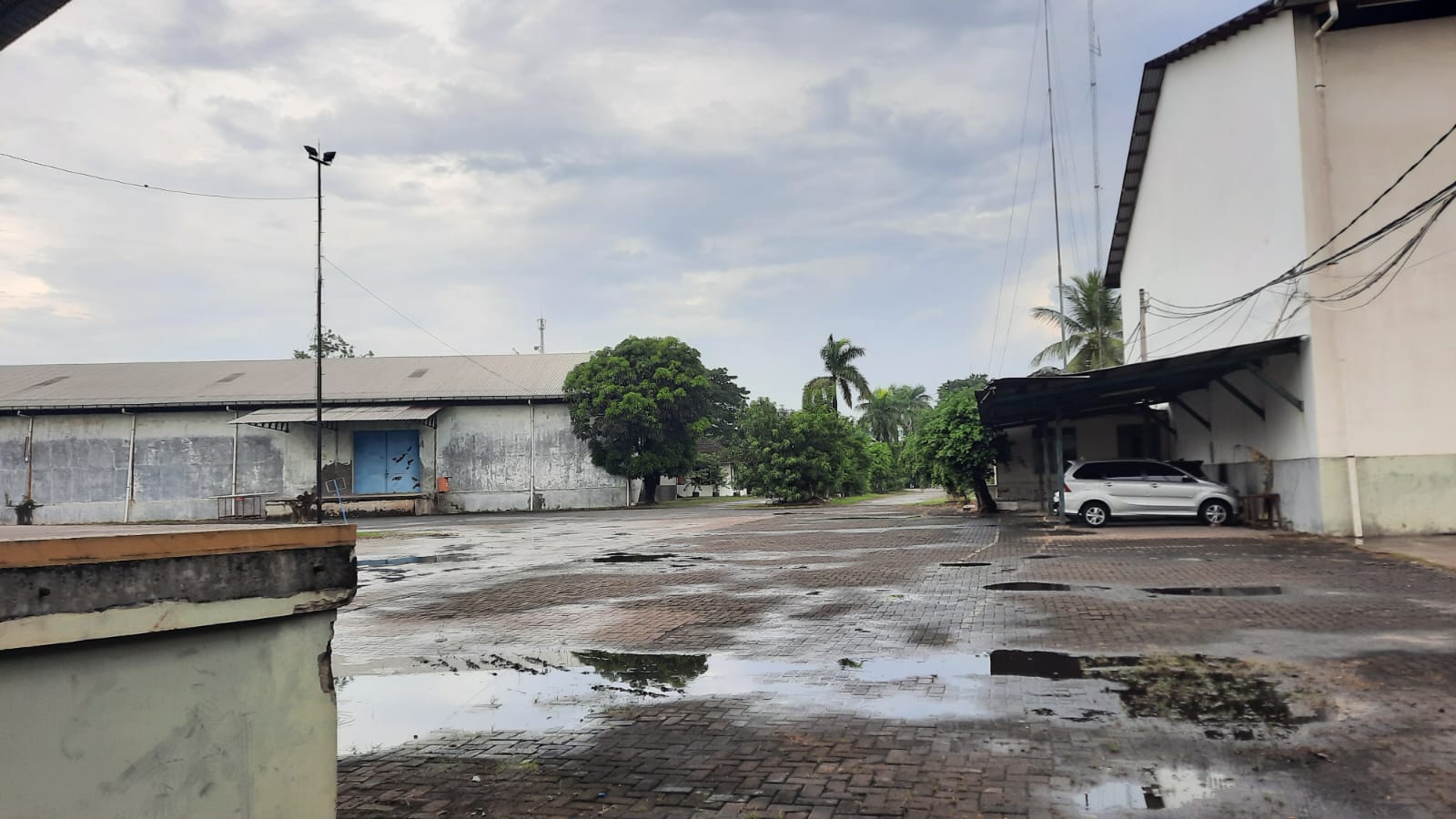 disewakan gudang besar, murah, rapih dan bersih