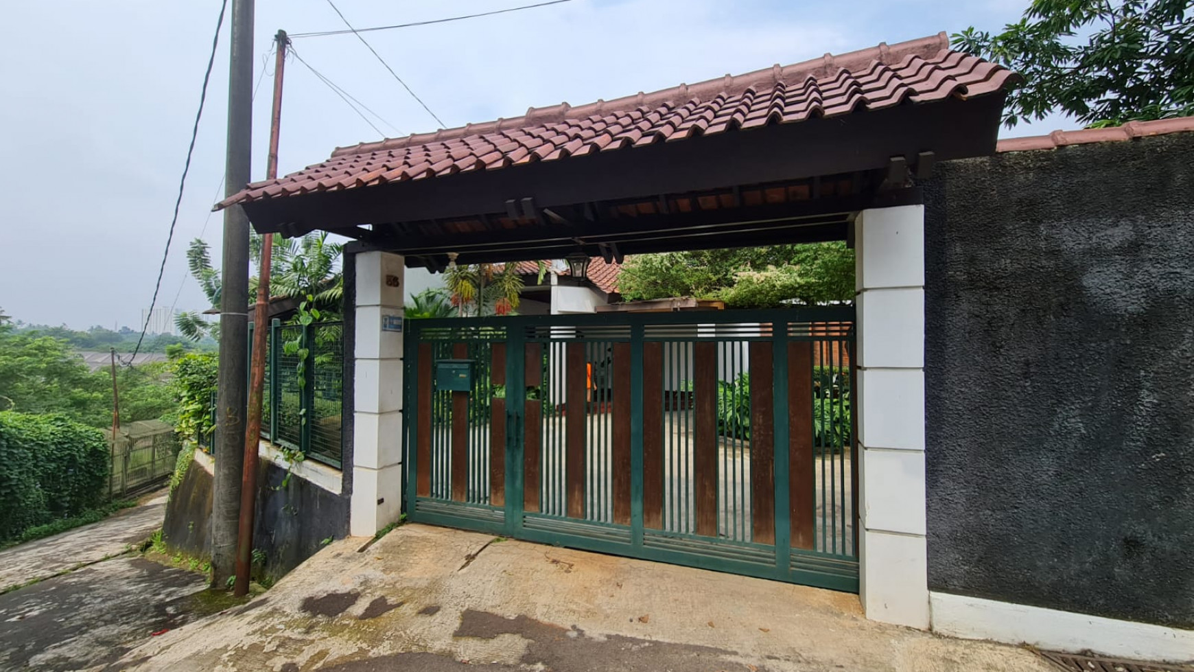 RUMAH DIJUAL JALAN LEMBAH JATI TANGERANG SELATAN