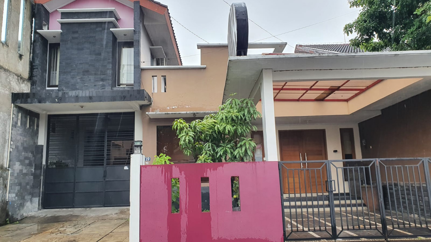 RUMAH 2 LANTAI DI GANG PANDEGA