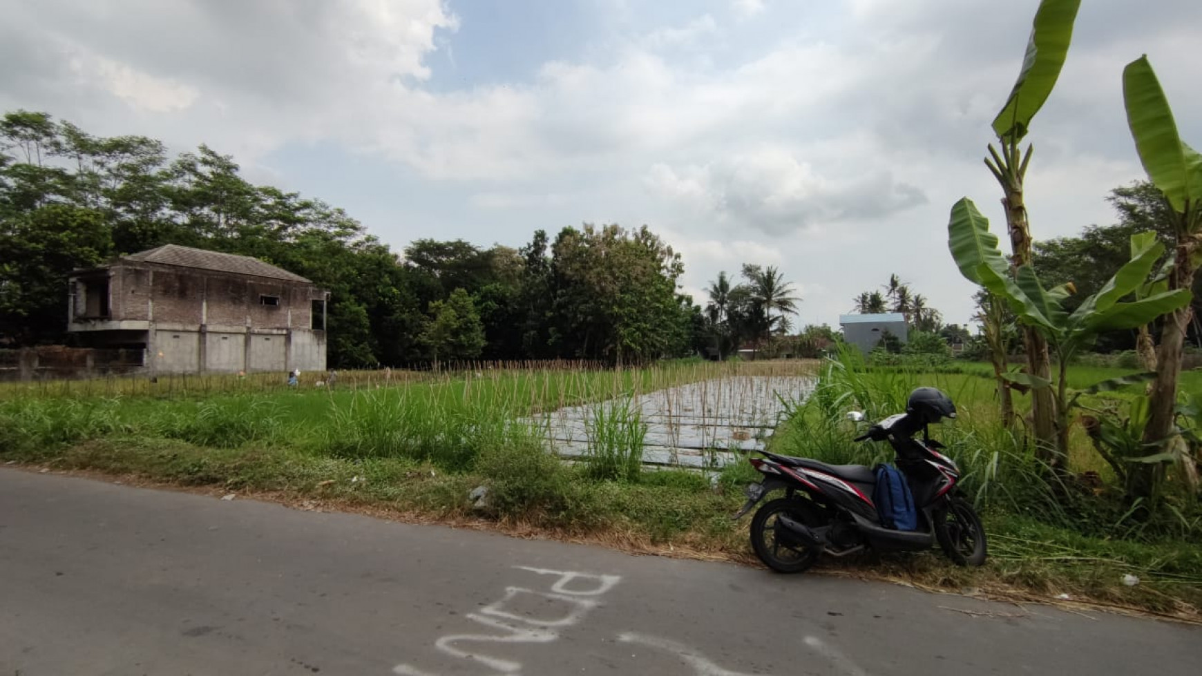 TANAH DI DEKAT JALAN KEBON AGUNG SAYEGAN, COCOK UNTUK RUMAH TINGGAL, RESTAURANT DAN GUDANG