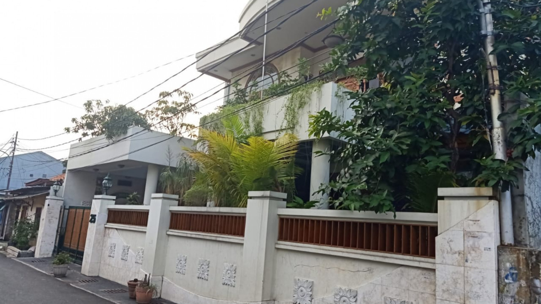 RUMAH BESAR KAWASAN KEBON JERUK JAKBAR