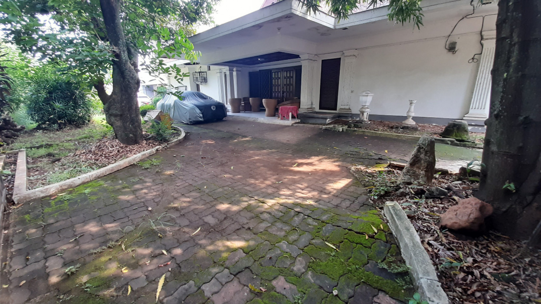 Dijual Tanah bonus Rumah Besar area Kemang Bebas Banjir