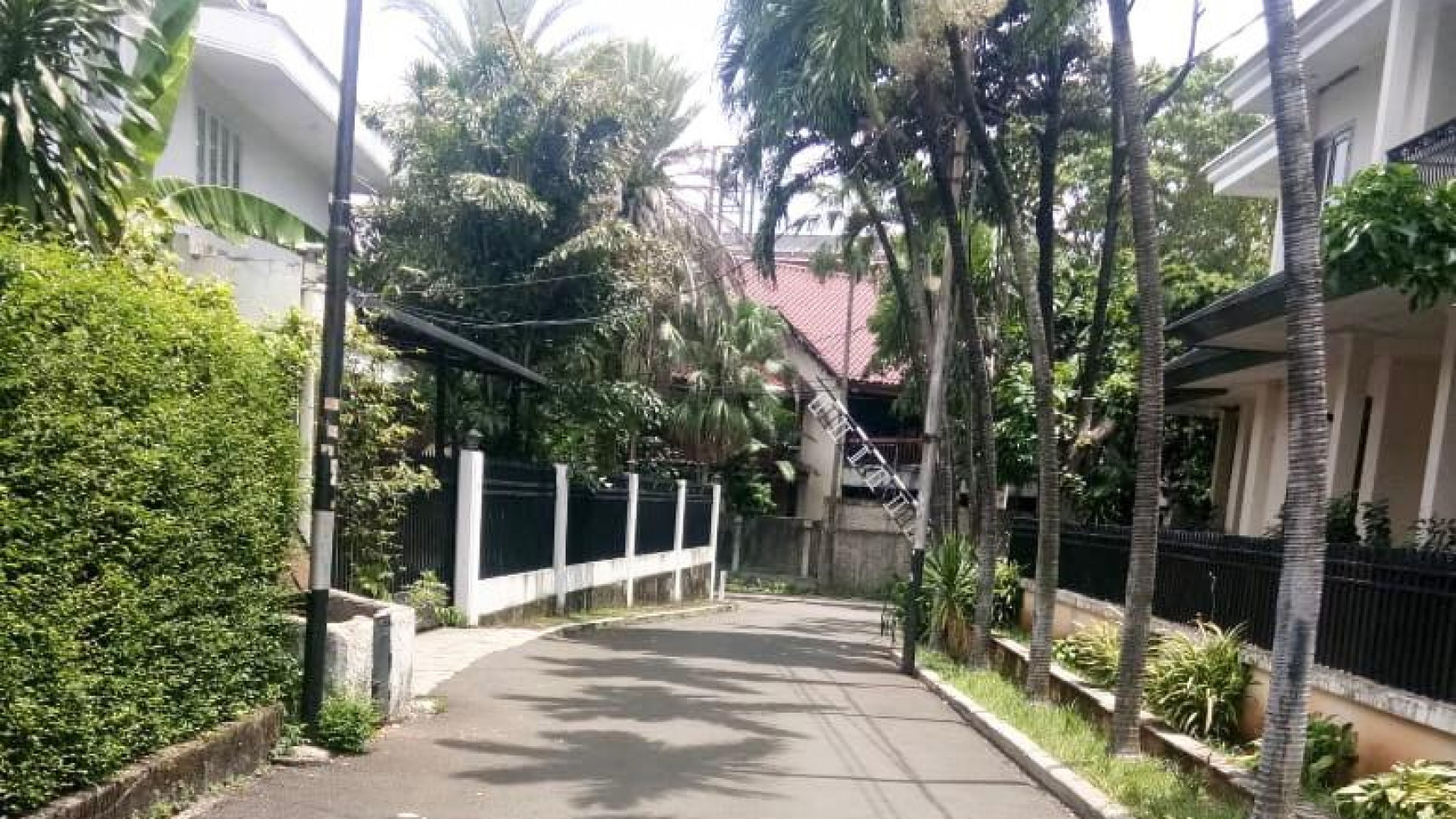 Rumah  2 lantai area taman patra kuningan