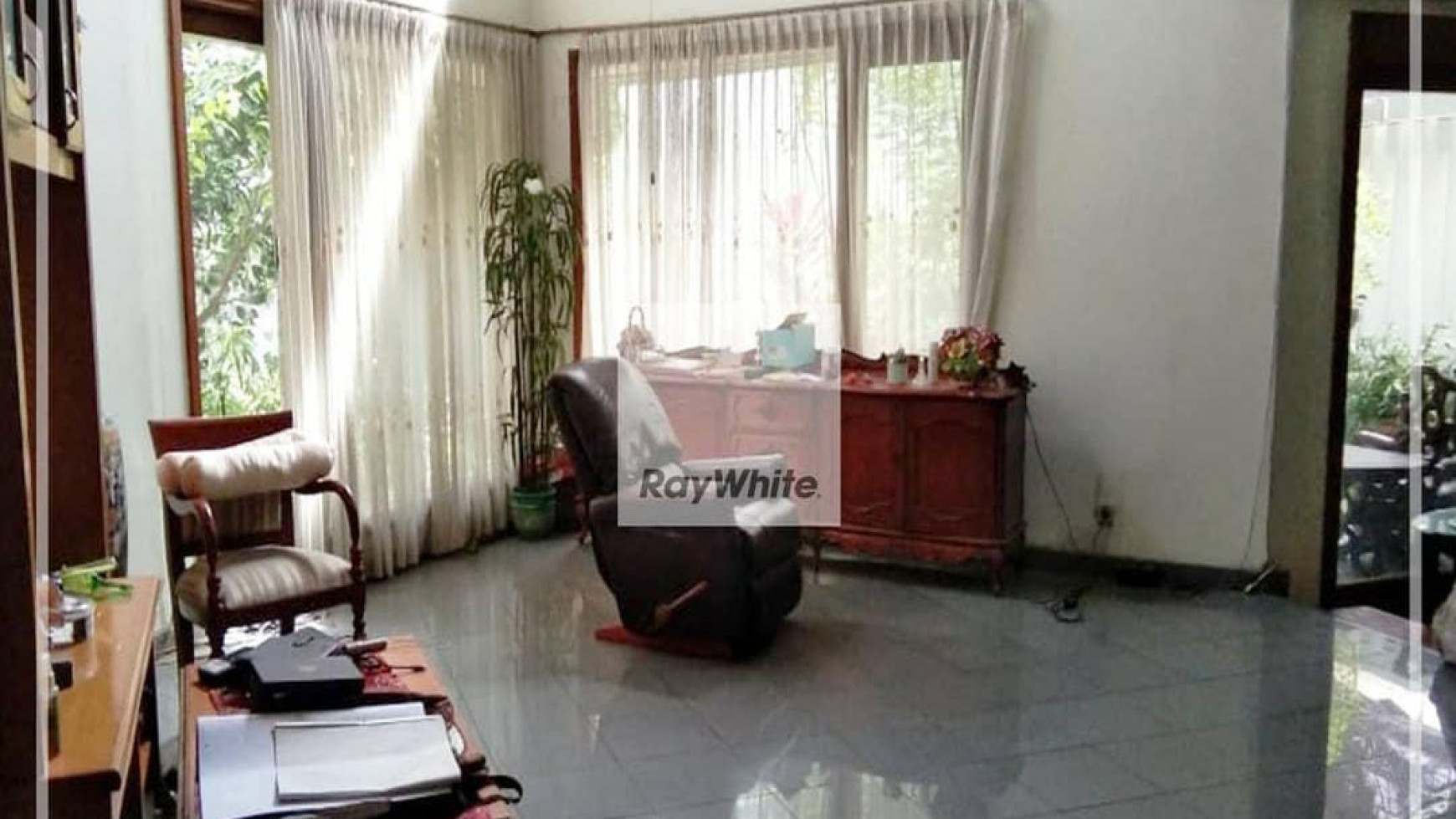 Rumah 2lantai area komplek pejabat taman patra kuningan dijual cepat