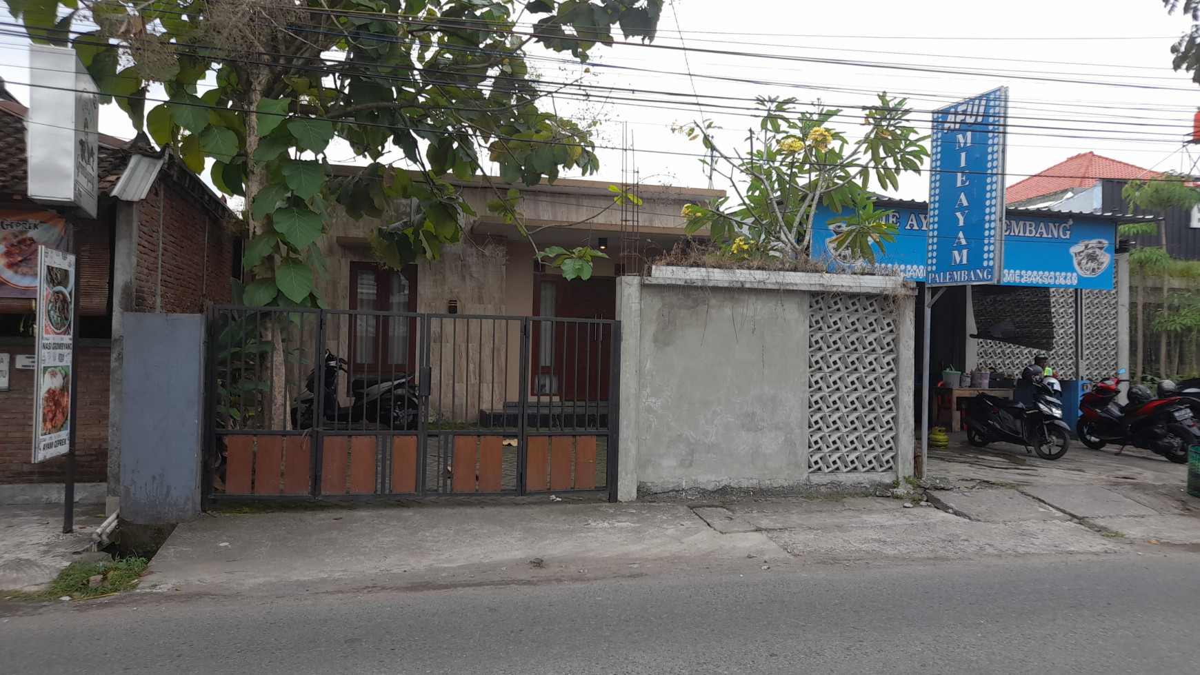 RUMAH KOST + CAFE DI BANGUNTAPAN BANTUL