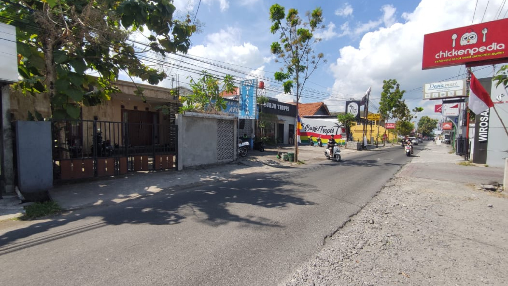 RUMAH KOST + CAFE DI BANGUNTAPAN BANTUL