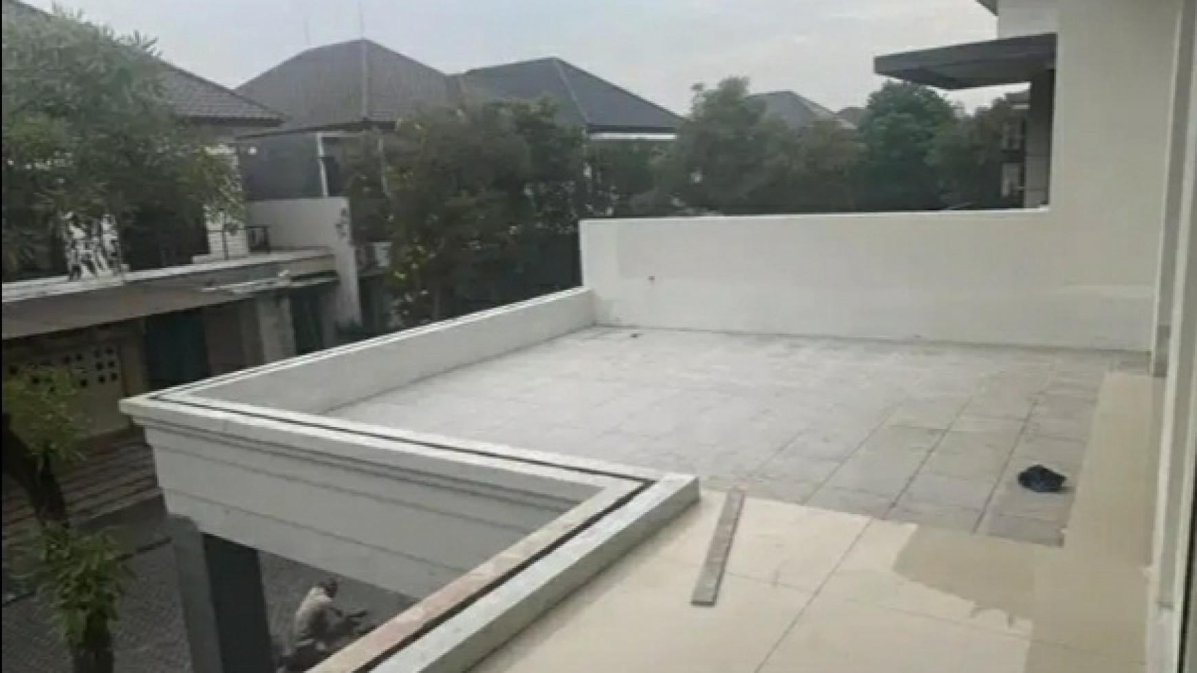 Dijual Rumah The Prambanan Residence Surabaya Barat - Luas 344 m2 - PRIVATE Balkony - View Taman LUAS dekat Pakuwon Mall, PTC , Supermall