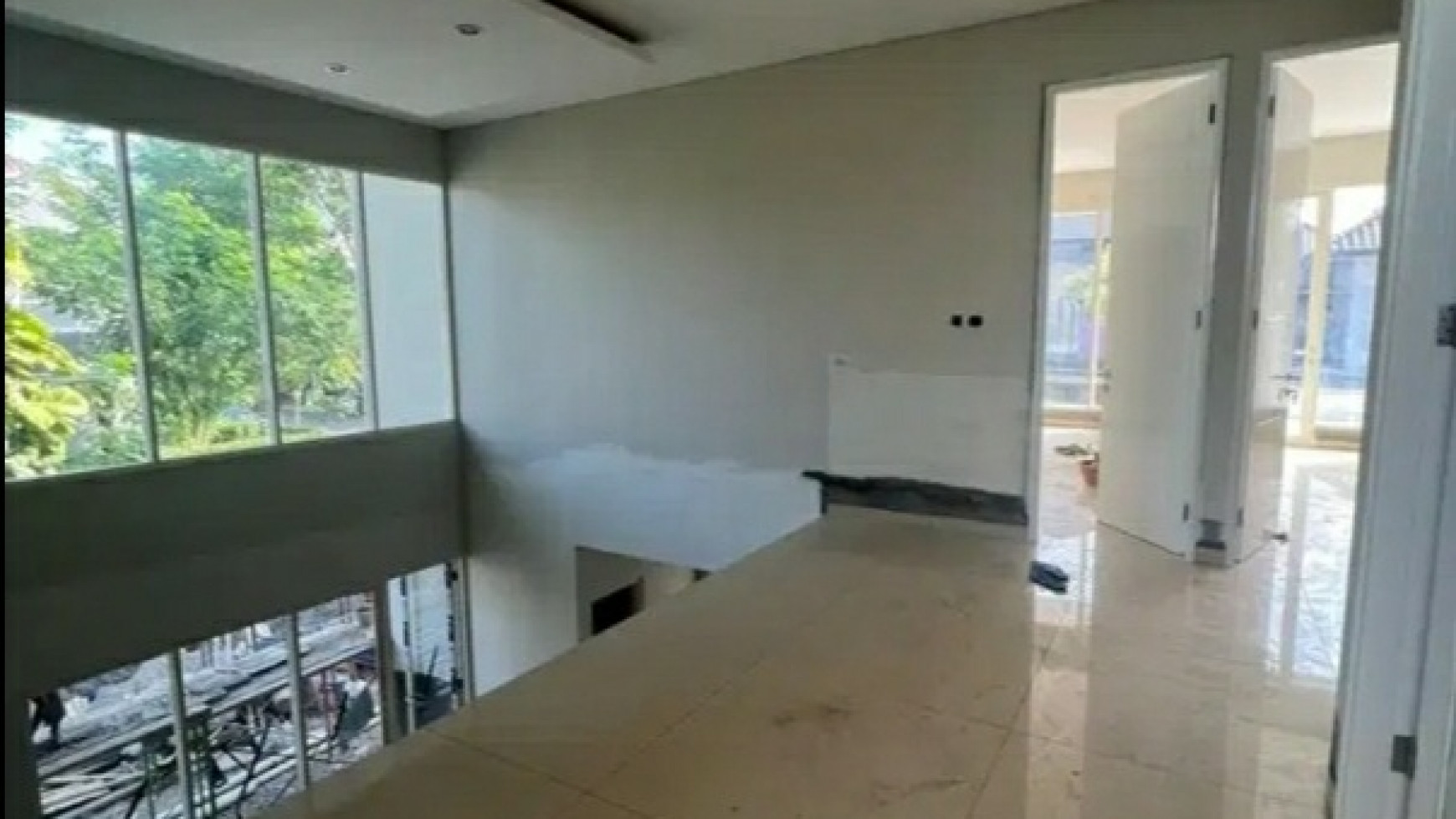 Dijual Rumah The Prambanan Residence Surabaya Barat - Luas 344 m2 - PRIVATE Balkony - View Taman LUAS dekat Pakuwon Mall, PTC , Supermall