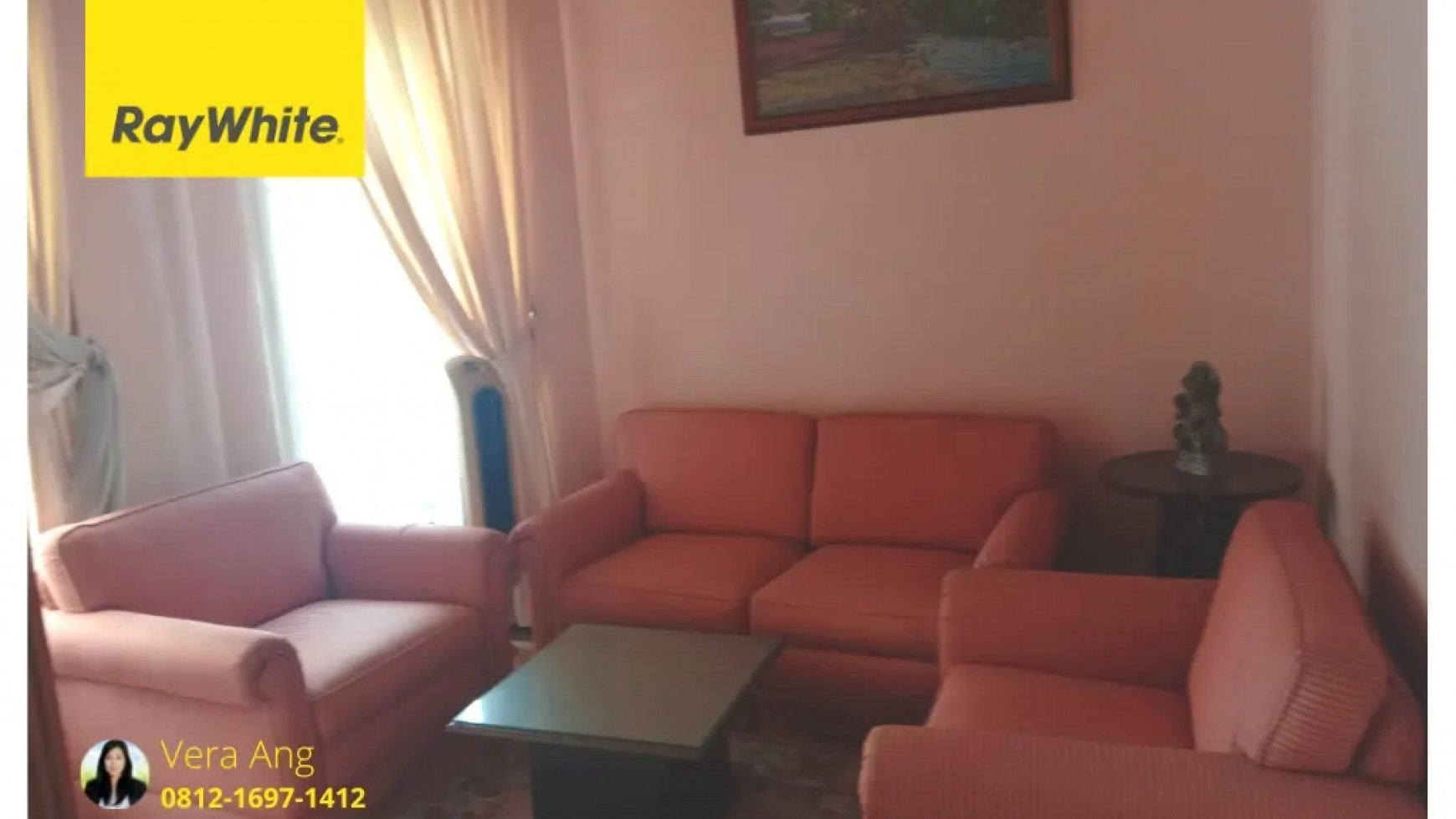 Dijual Rumah Mewah  Graha Famili Surabaya 2 Lantai Semi Furnished