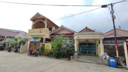 Rumah besar lokasi strategis dalam komplek koperasi di Cimanggis