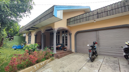 Rumah hitang tanah jalan utama Cinere