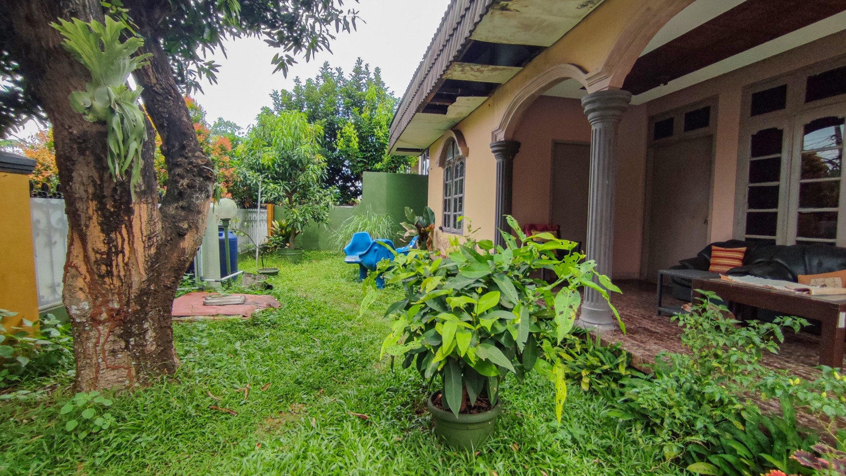 Rumah hitang tanah jalan utama Cinere