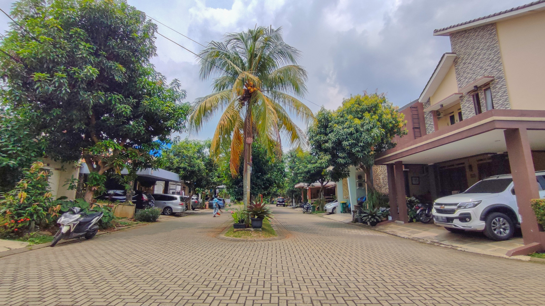 Rumah Nuansa Bali Di Sawangan, dalam Komplek Besar dan Asri