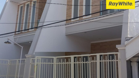 Dijual Rumah 2 lantai di Mulyosari Utara, Surabaya