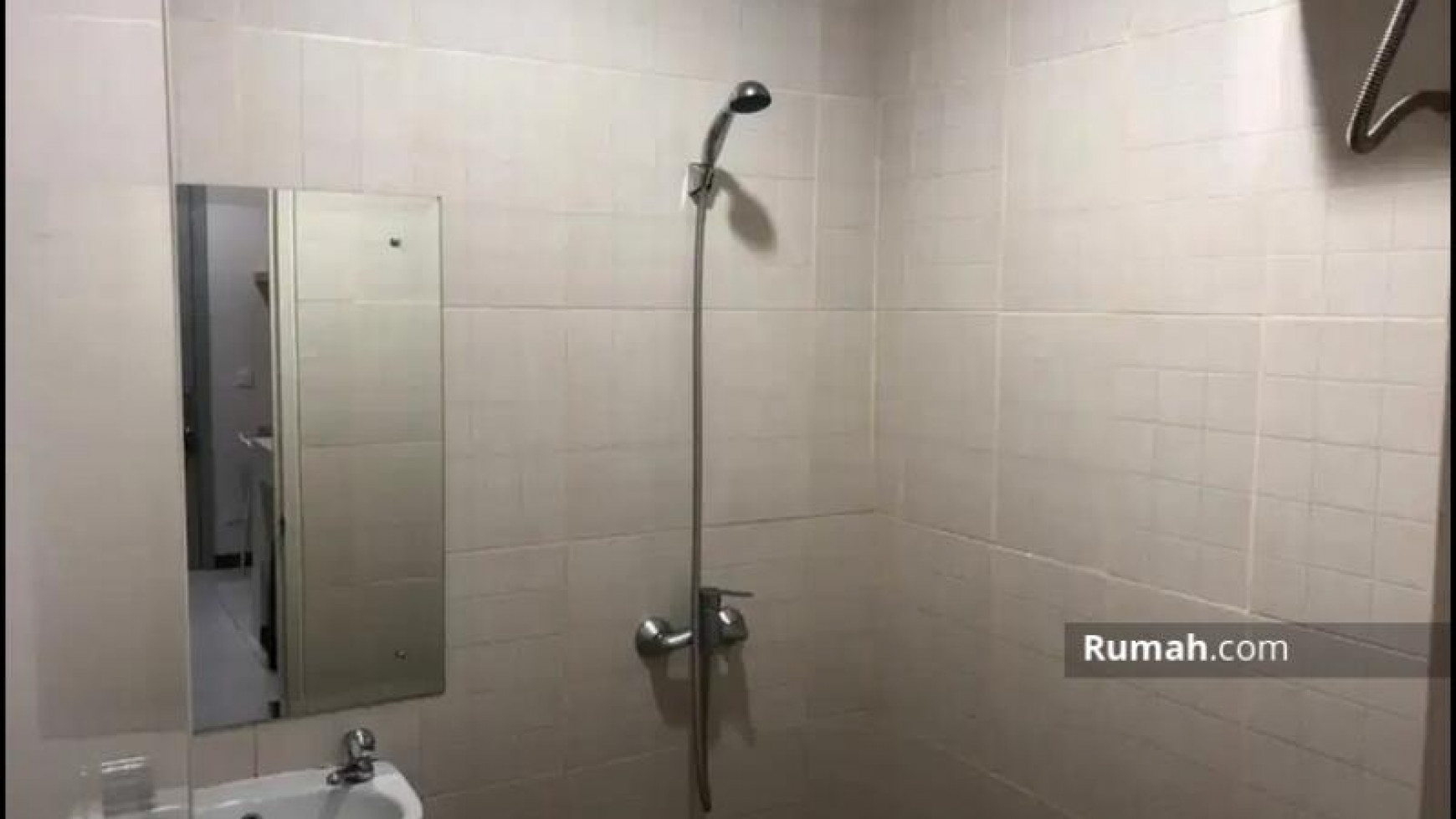 Hot Price. Rumah Kos Kosan Anarta Vanya Park, Bsd
