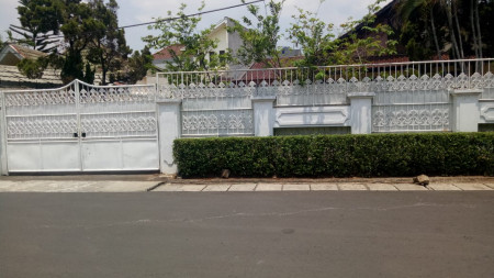 Rumah asri dng luas tanah besar, siap huni di Bintaro ( Dki )