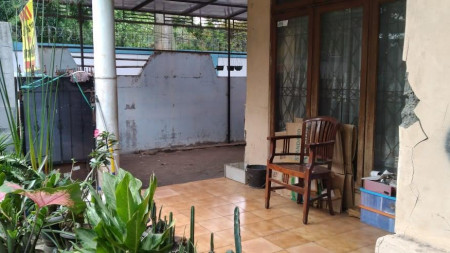 Rumah pinggir jalan raya di Ragunan, dijual cepat