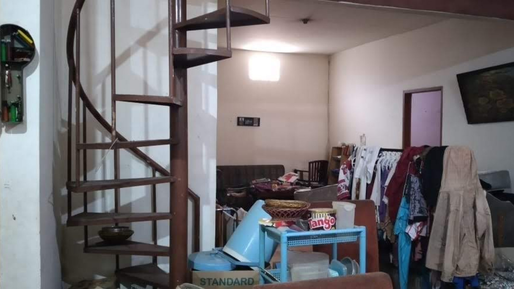 Rumah pinggir jalan raya di Ragunan, dijual cepat