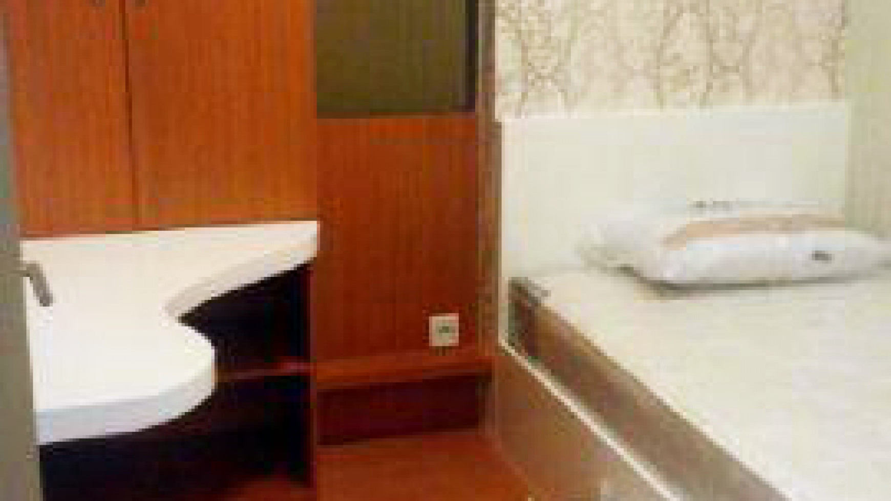 Sewa Apartemen 2 BR, Furnish, View Pool, Siap Huni