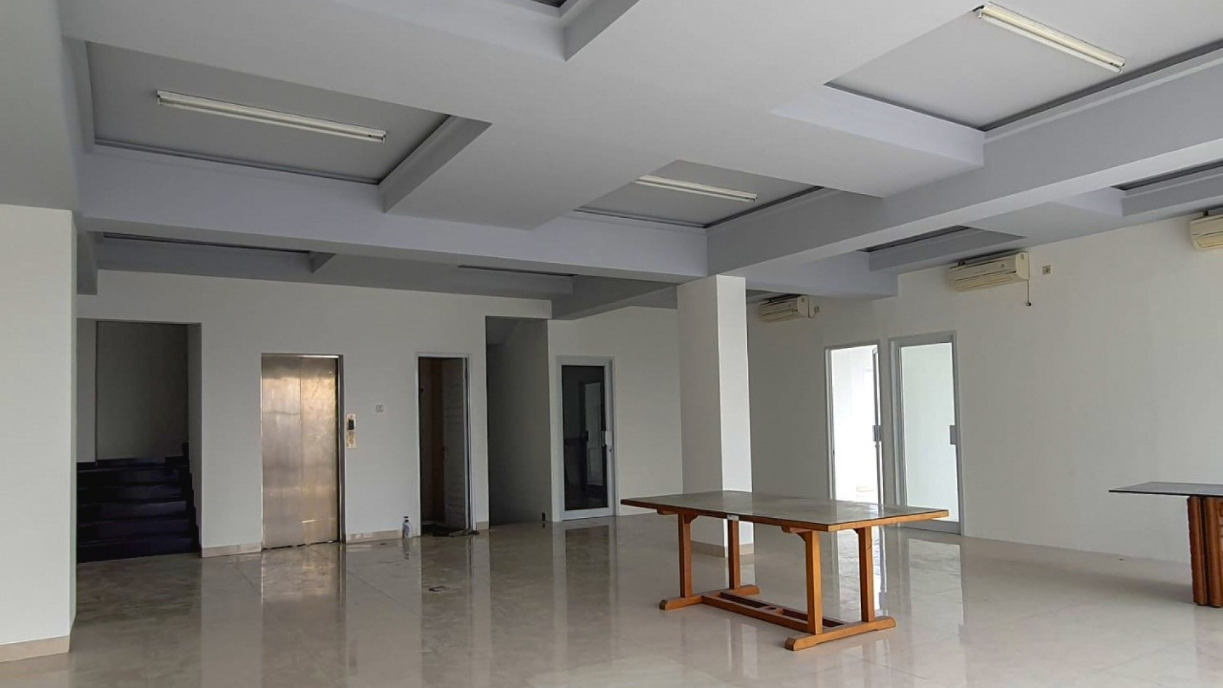 Disewakan Mini Building / Ruko Gandeng 4,5 Lantai di Bintaro Raya, Jakarta Selatan