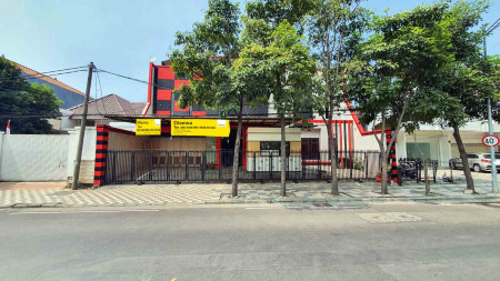 Rumah di Raya Dharmahusada, Strategis, Cocok untuk Kantor/Resto/Cafe/Klinik dsb, Nol Jalan