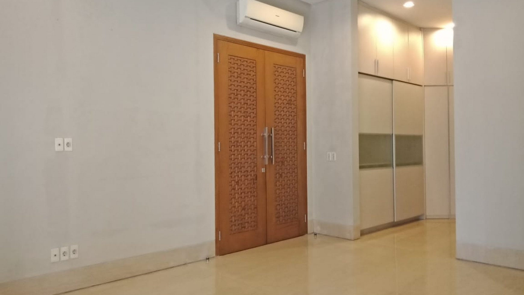 Dijual Rumah Mewah di Metro Kencana Pondok Indah