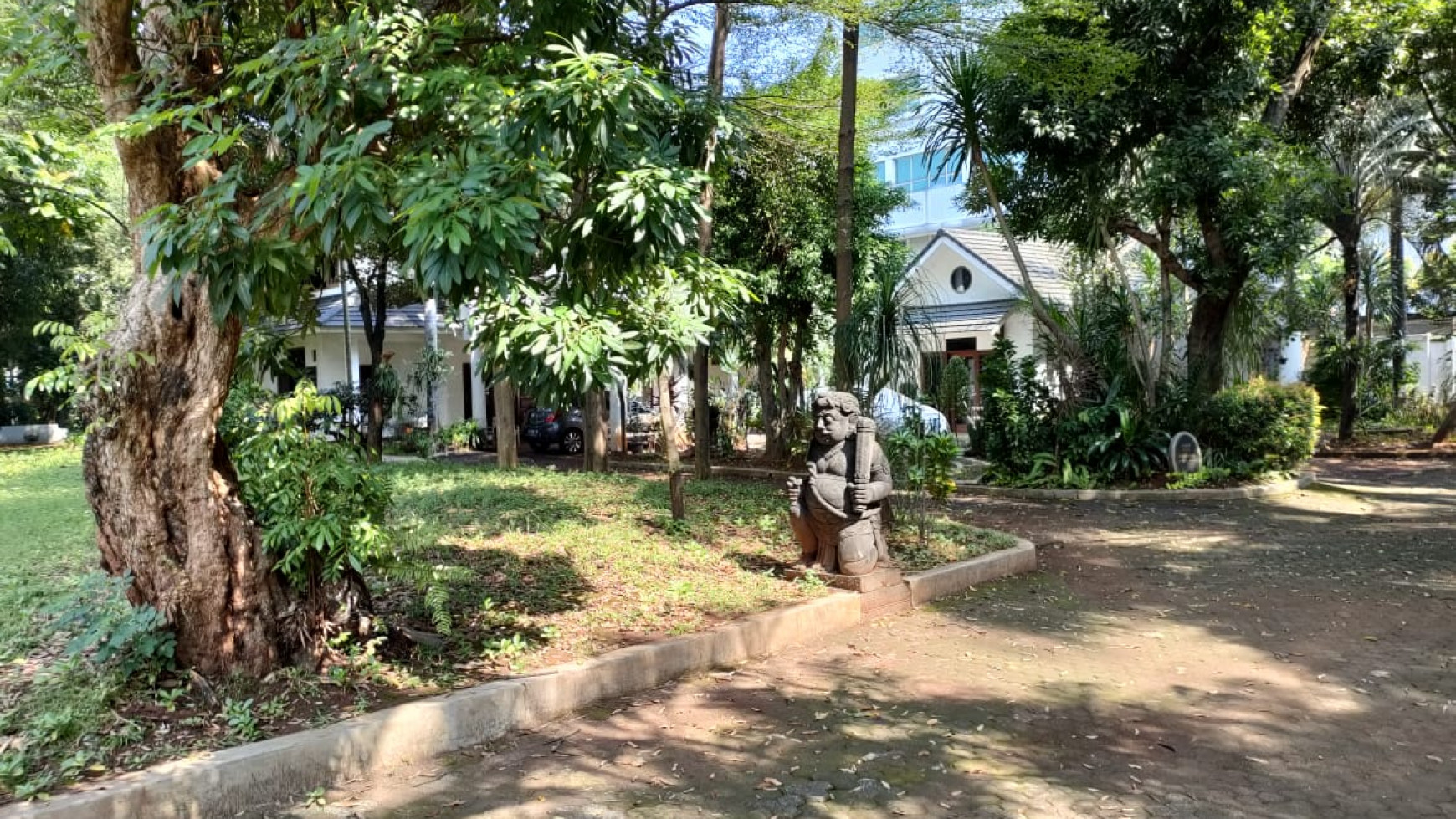 RUMAH LOKASI STRATEGIS JAKARTA SELATAN