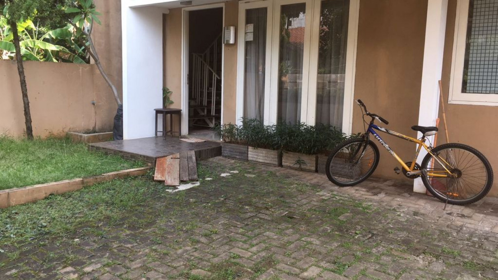 Rumah Minimalis & Asri Lokasi Strategis di Bintaro Jakarta Selatan