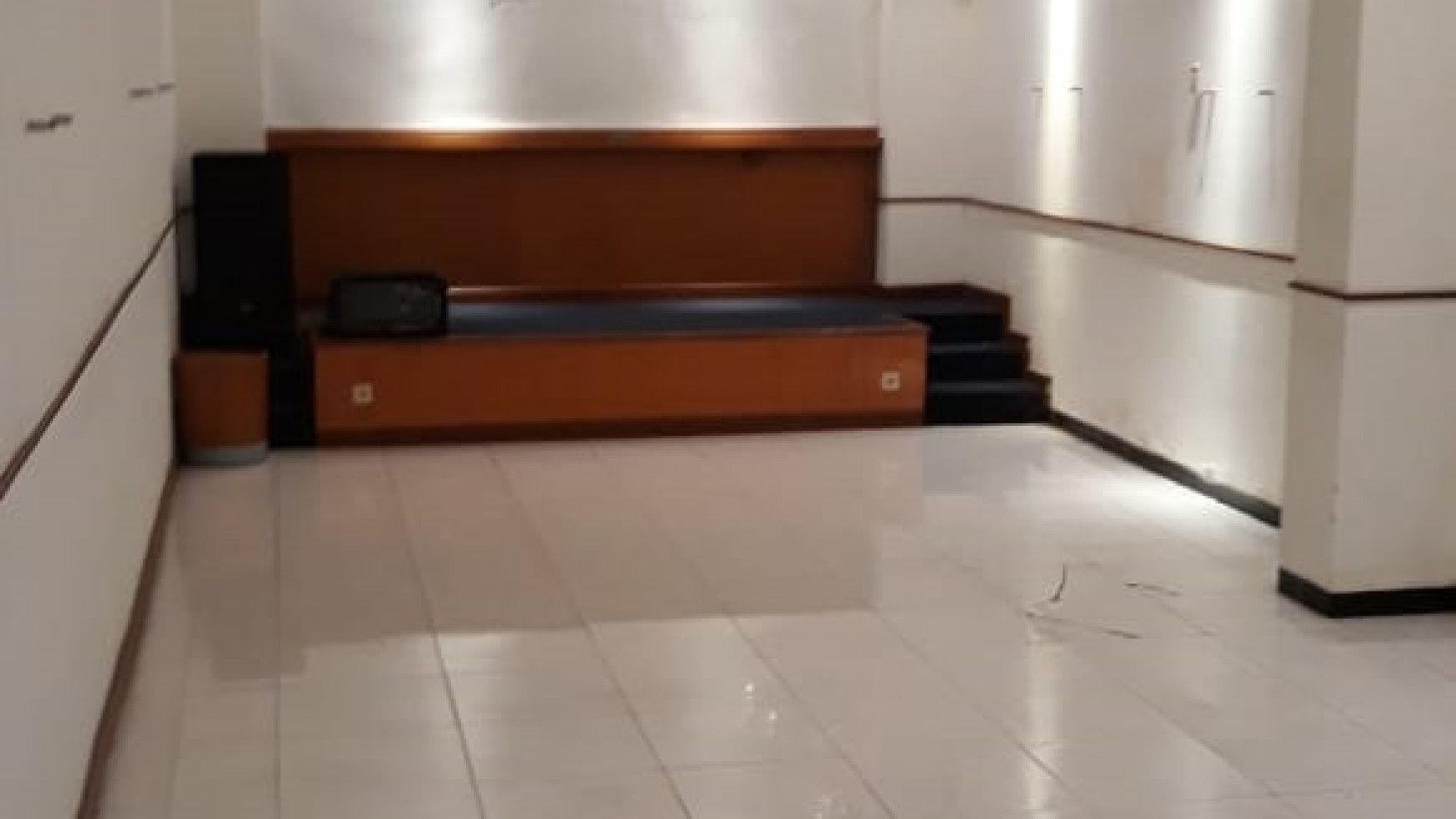 Dijual Gedung Pusat Kota di Jalan Raya Arjuna, Surabaya