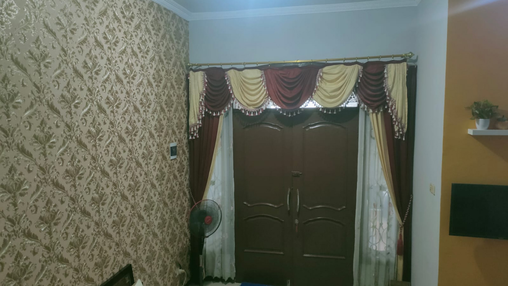 Dijual Rumah Klasik Full Bangunan 2 Lantai Taman Pondok Indah wiyung Surabaya Barat 