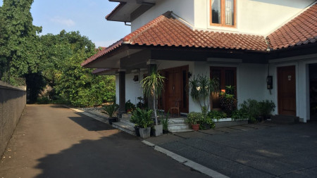 Dijual rumah cantik, lokasi strategis dan tanah sangat luas