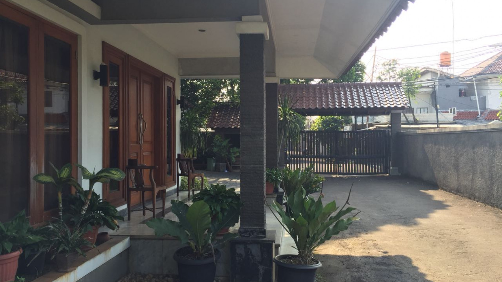 Dijual rumah cantik, lokasi strategis dan tanah sangat luas