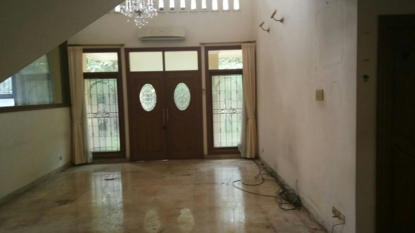 DIJUAL Rumah Lama Harga Miring di Kawasan Pondok Indah Jakarta Selatan