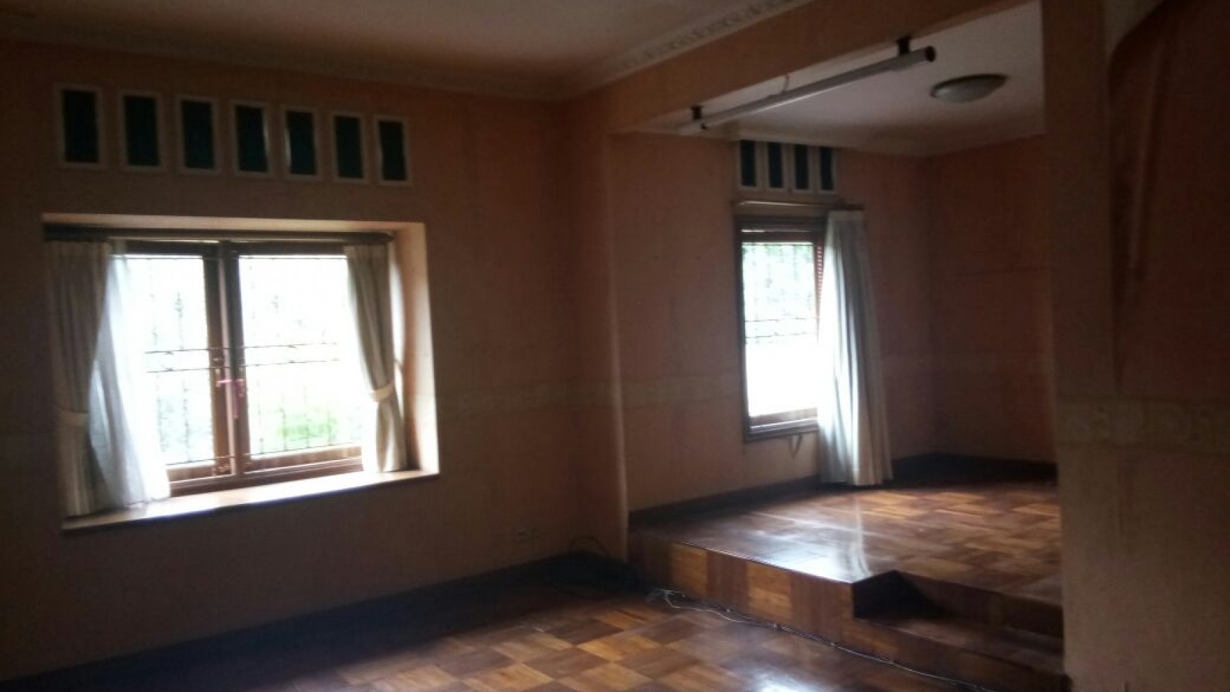 DIJUAL Rumah Lama Harga Miring di Kawasan Pondok Indah Jakarta Selatan