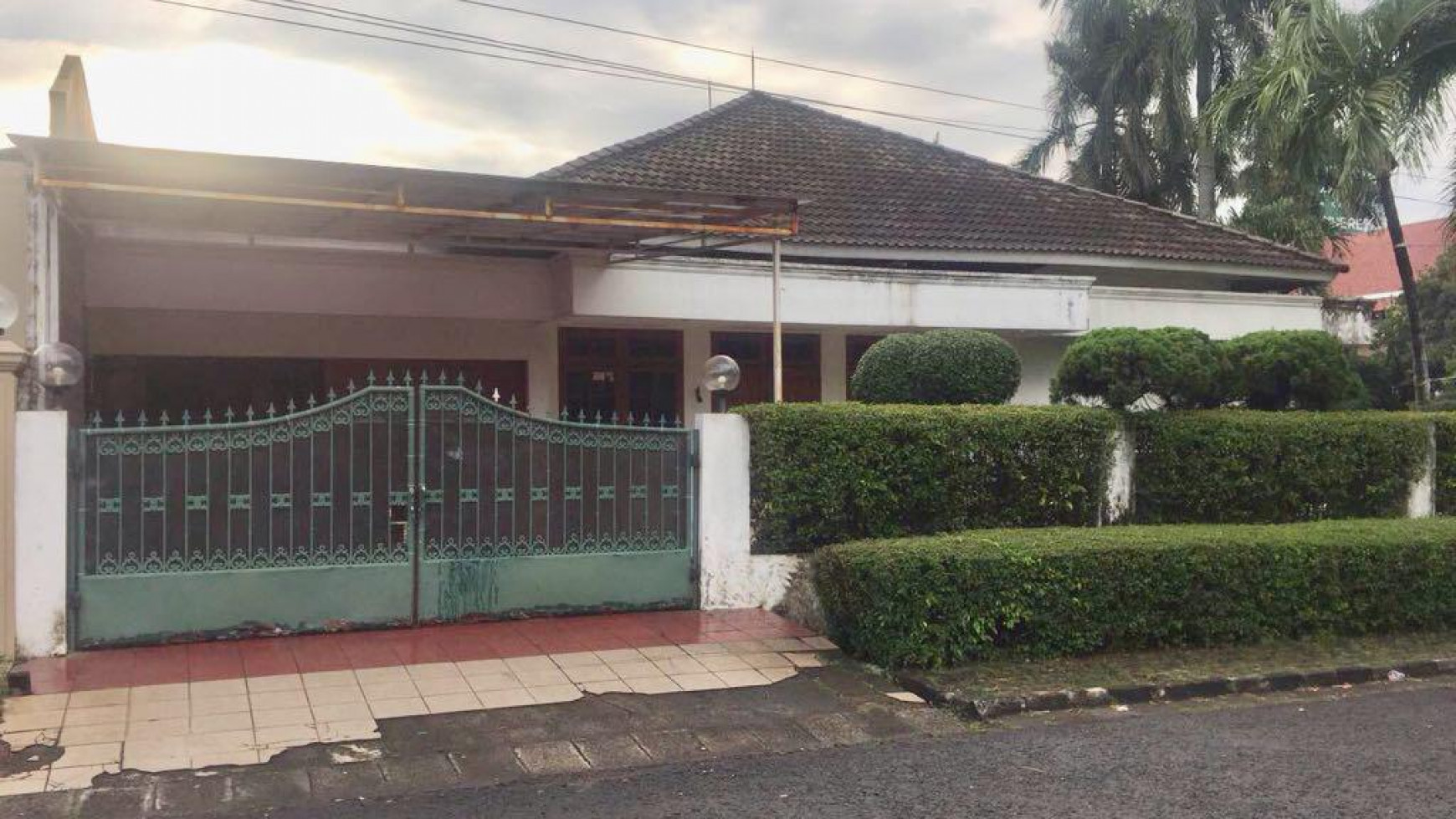 Rumah Nyaman Asri dalam komplek Puri Cinere