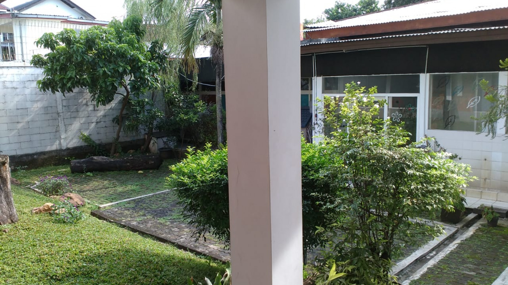 Dijual !!! Rumah bekas kantor lokasi strategis di Kemang Timur