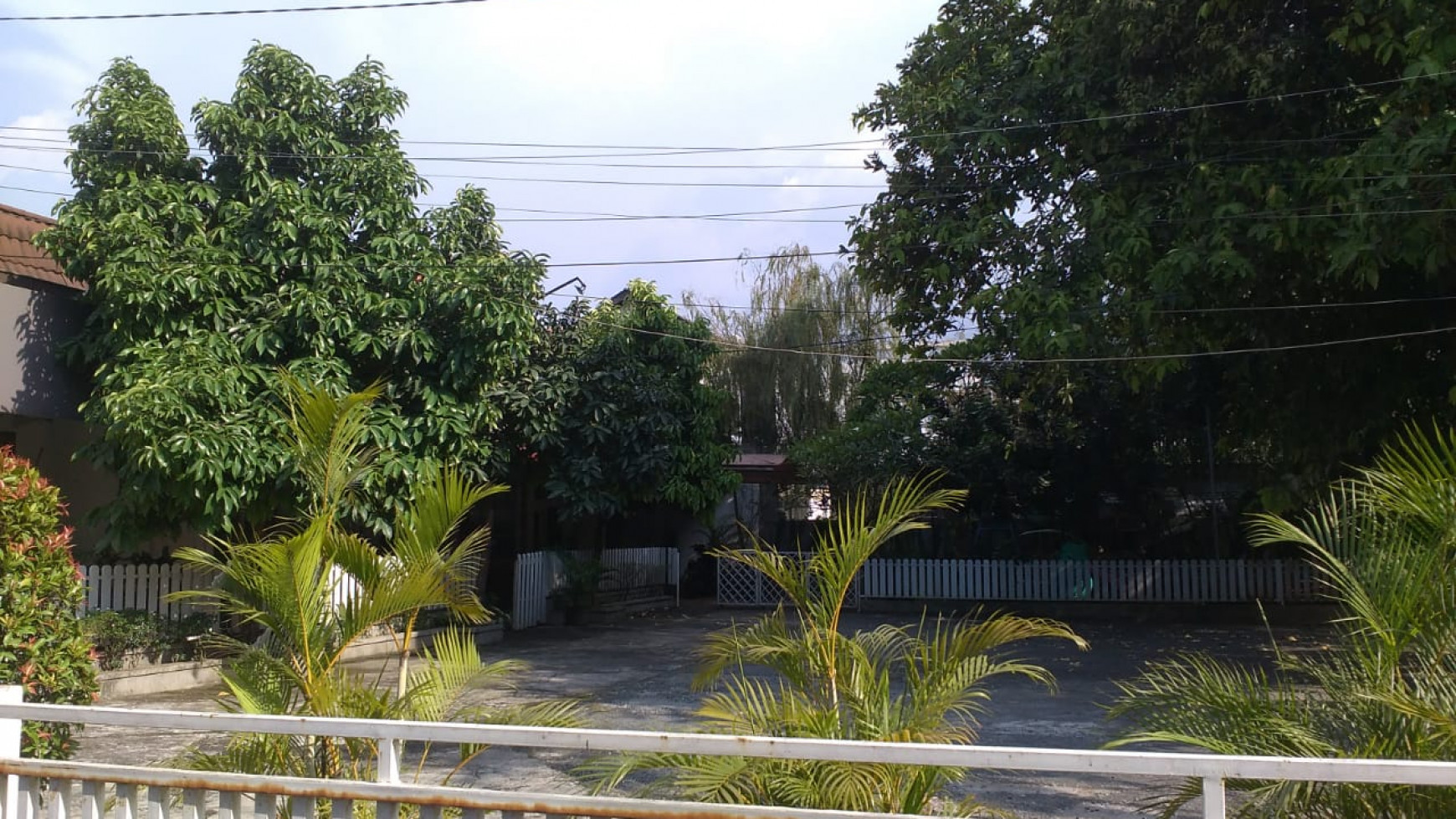 Dijual !!! Rumah bekas kantor lokasi strategis di Kemang Timur