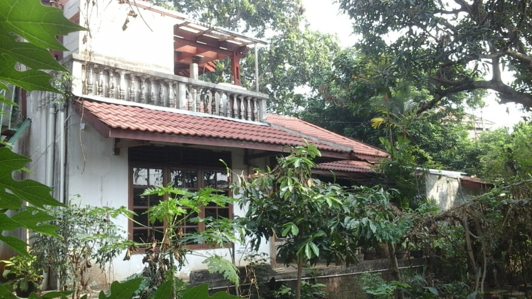 Rumah lama hitung tanah, lokasi strategis di Beji, Depok.