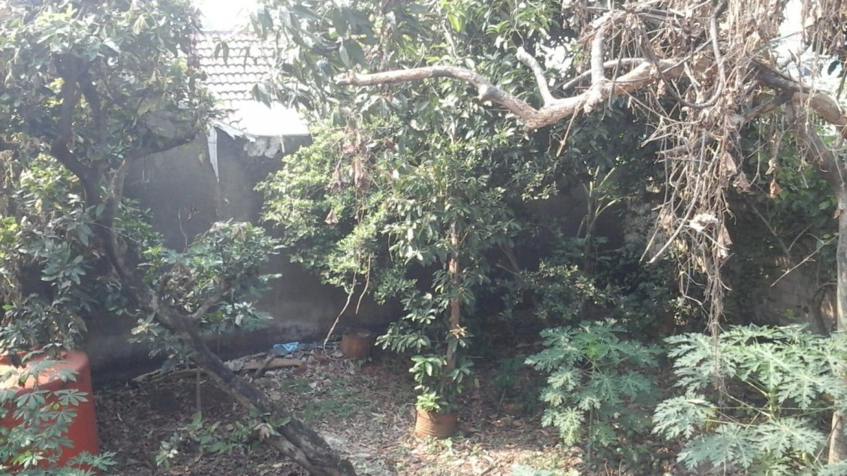 Rumah lama hitung tanah, lokasi strategis di Beji, Depok.