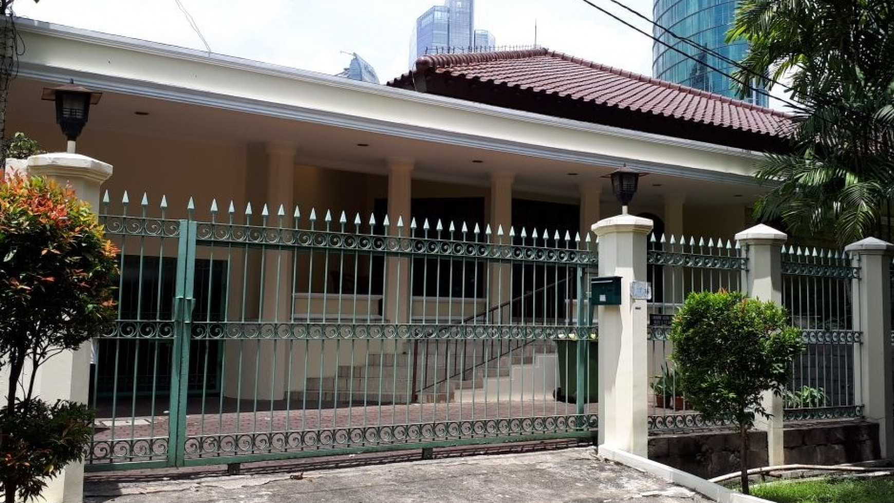 Rumah mewah lokasi strategis di Mega Kuningan, Jakarta Selatan