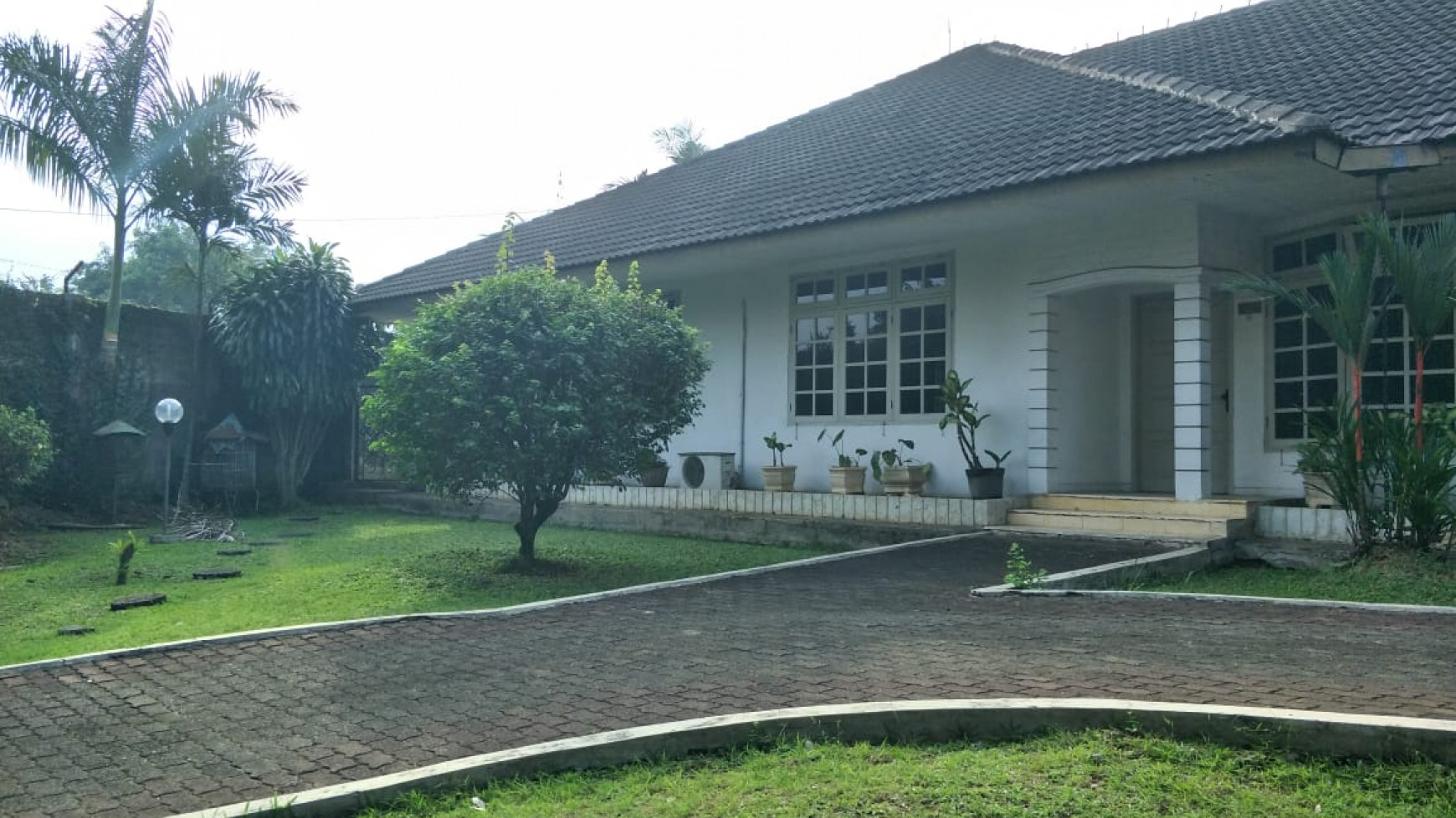 Rumah Lama dengan Halaman yang Luas daerah Cinere Raya