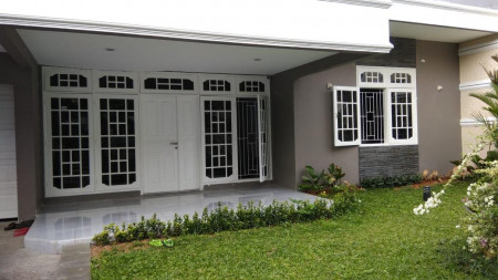 Rumah Cantik Terawat, harga miring daerah Gaharu 1 Cipete